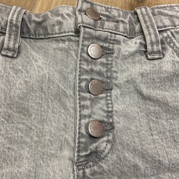 Universal Thread grey vintage midi shorts. good quality and well kept. size 0/25 - Picture 2 of 7